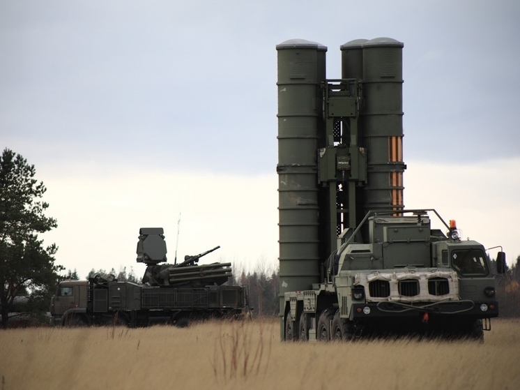Минобороны: силы ПВО перехватили две ракеты HIMARS и бомбу JDAM