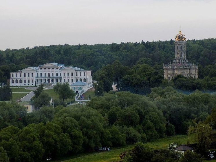 В Подмосковье в 2024 году преобразят набережную «Певческое поле»