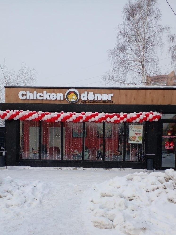Кафе Chicken Dener в Красноярске закрыли после отравления студентов шаурмой