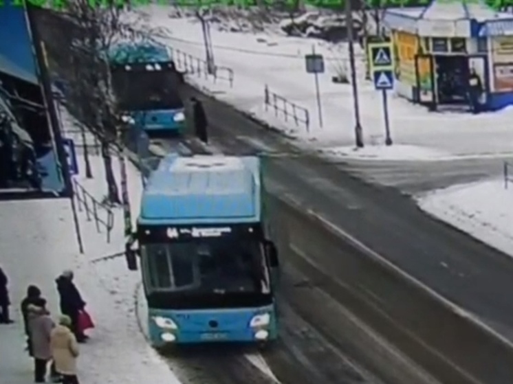 В Архангельске водитель автобуса сбил пенсионера на «зебре»