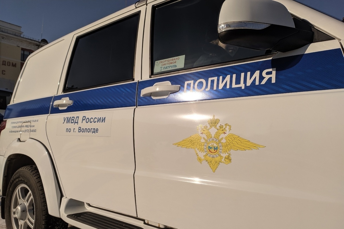 Двое мужчин из Вологды похитили в магазине Череповца колонки и наушники