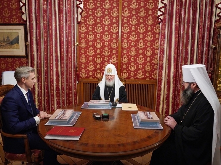 Святейший Патриарх обсудил с Василием Анохиным реставрацию Смоленской Соборной горы