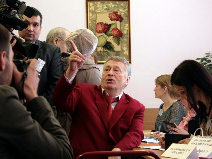 В Петербурге на аукционе продадут пиджак Владимира Жириновского