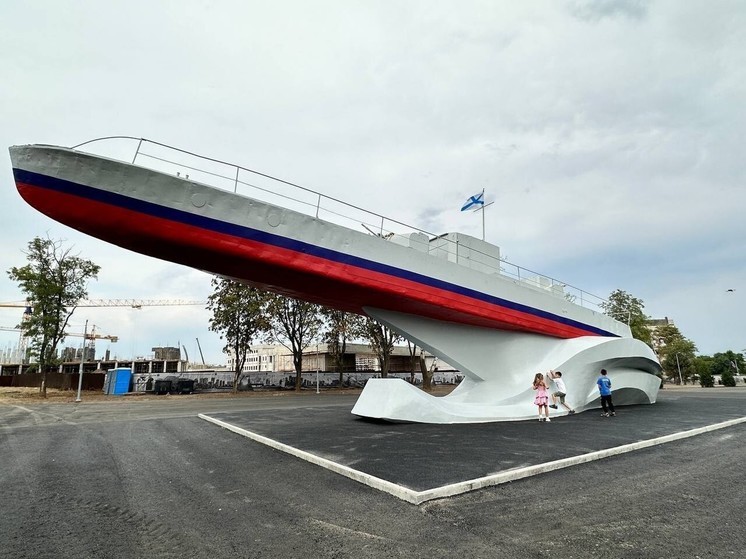 Реставрация одного из главного парков Мариуполя подходит к концу