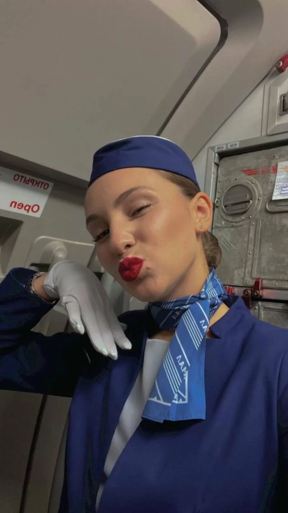 Бортпроводница АК «Ямал» вышла в финал конкурса «Топ стюардесс»: фото красавицы