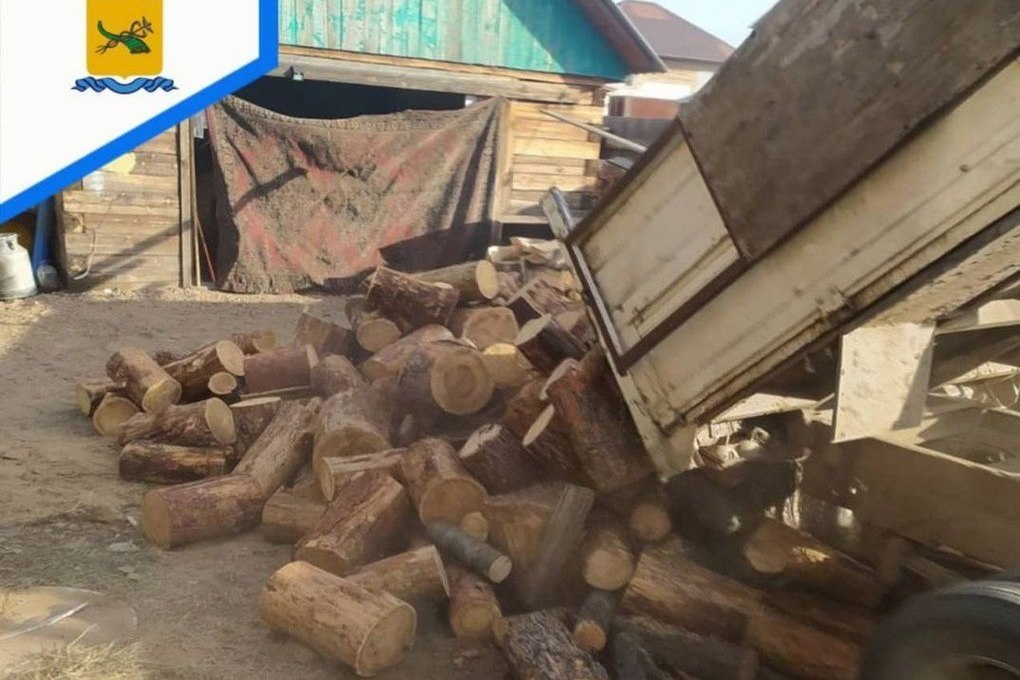 В Улан-Удэ семьям военнослужащих помогли с дровами