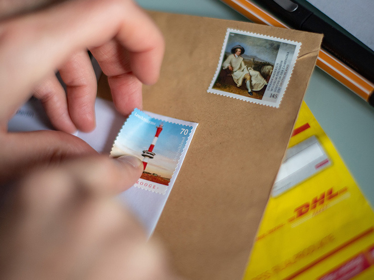 «Перевернутая Дженни»: редкая почтовая марка продана за рекордную сумму