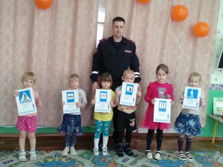 Сотрудник ГИБДД провёл беседу с воспитанниками Салтыковского детского сада