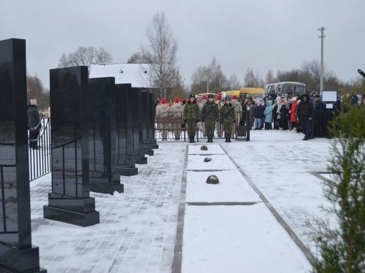 В Андреапольском округе провели капитальный ремонт воинского захоронения