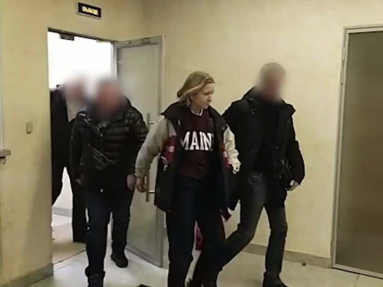 Дарью Трепову* доставили в петербургский суд на первое слушание по делу
