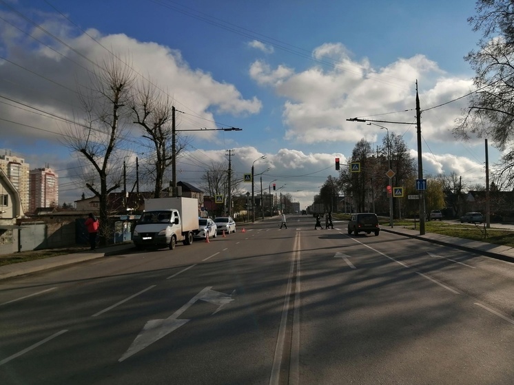 В Орле «Газель» едва не раздавила пенсионерку
