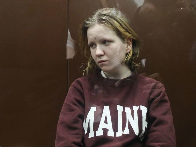 Обвиняемую в убийстве Татарского Трепову доставили в петербургский суд