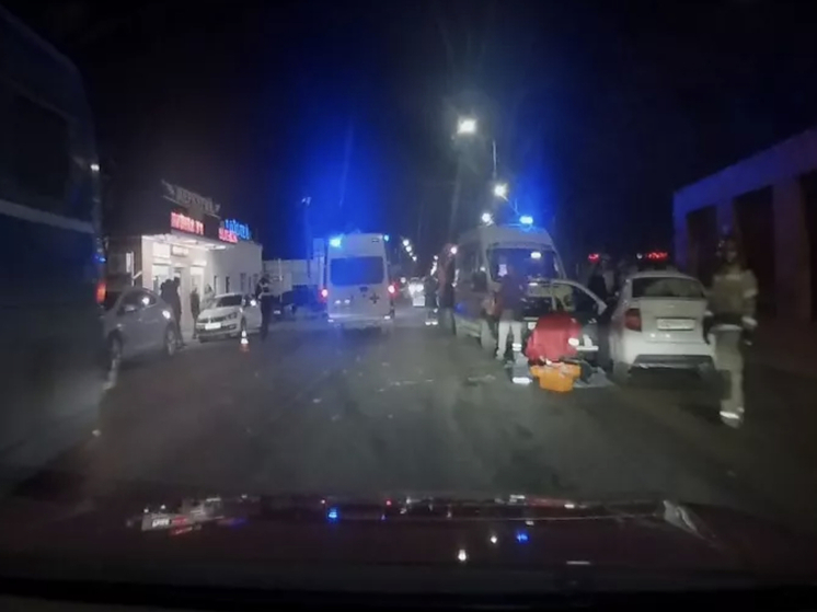 В Краснодаре в ночном ДТП с автобусом погиб водитель отечественной легковушки