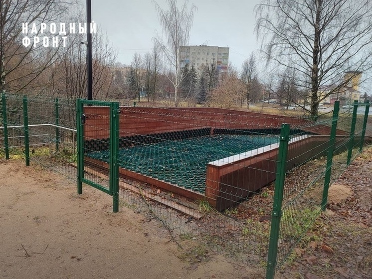 Катание под охраной: кто и зачем огородил горку у филармонии в Костроме забором