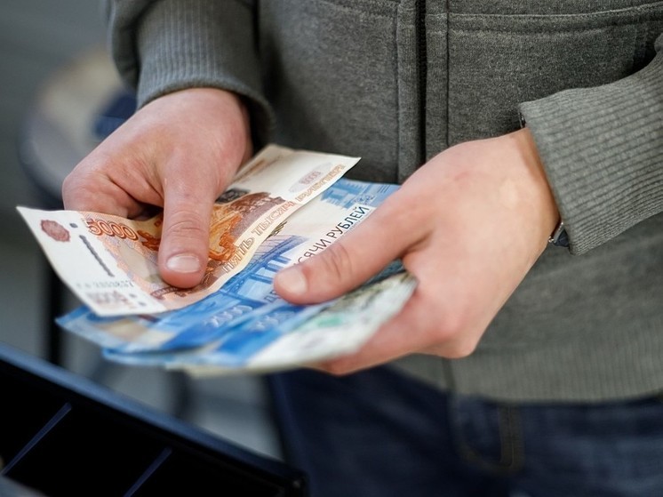 Псковские должники могут попросить у приставов сохранить прожиточный минимум