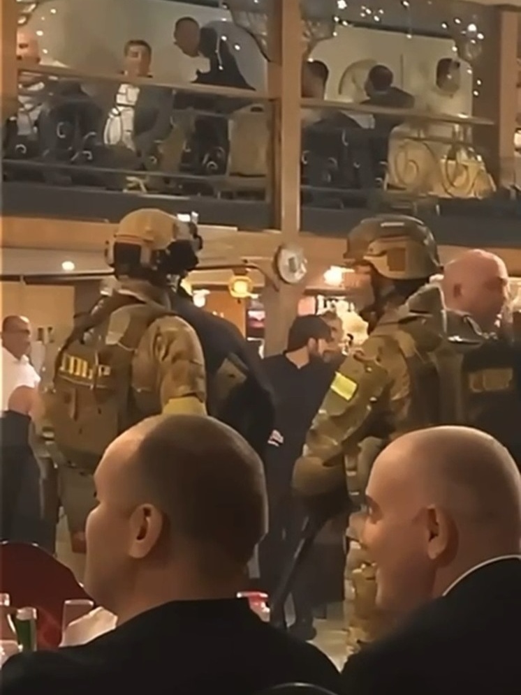В Воронеже недавно получившим российское гражданство гостям ресторана «Форт» вручили повестки