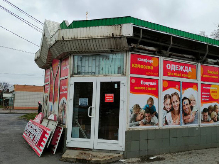 В Курске продолжают демонтировать павильоны на остановках на улице Энгельса