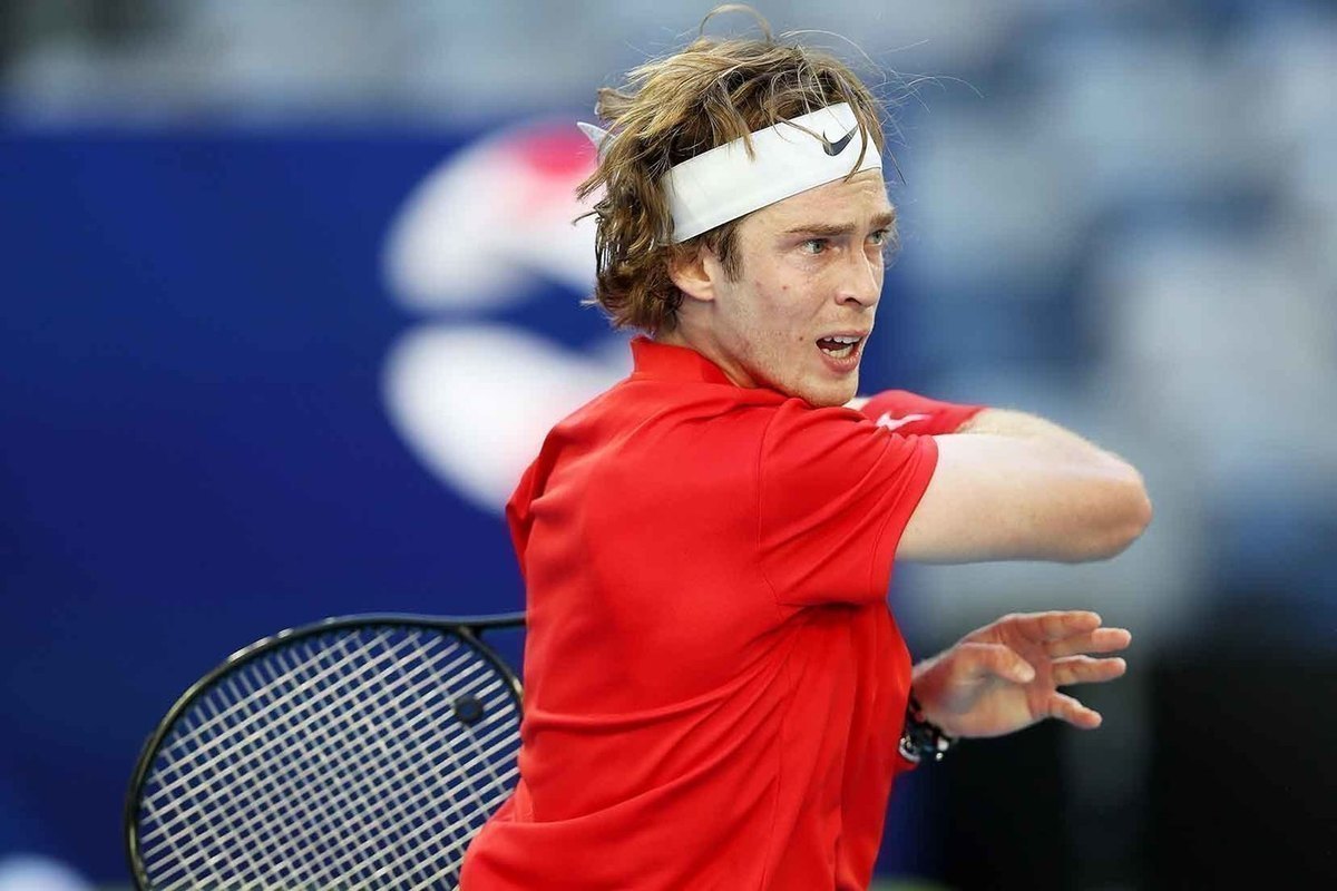 Рублев объяснил, почему разбил себе колено в матче с Алькарасом