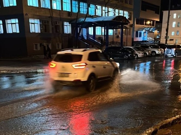 Серьезный порыв на сетях водопровода произошел в центре Южно-Сахалинска