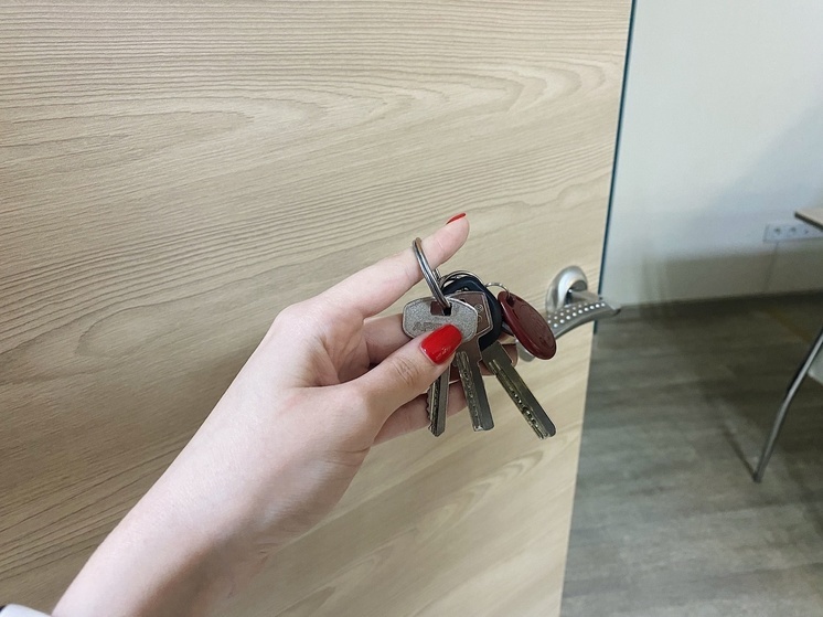 В Новосибирской области 10-летней девочке с СМА выдали двухкомнатную квартиру
