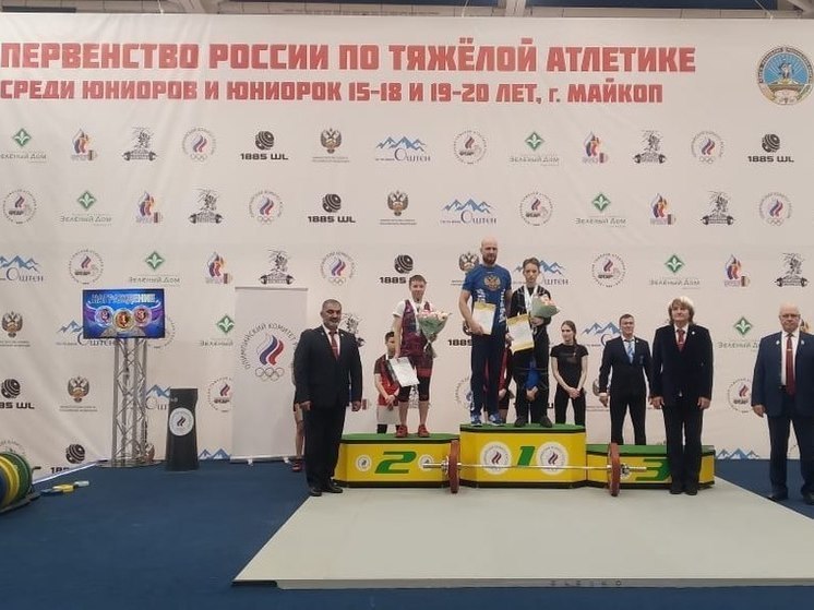 Кузбасские тяжелоатлеты завоевали семь наград за неделю на первенстве России