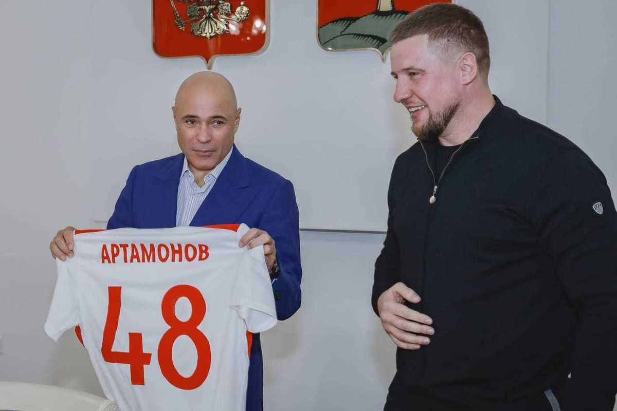 Игорь Артамонов встретился с командой  ФК «Металлург»