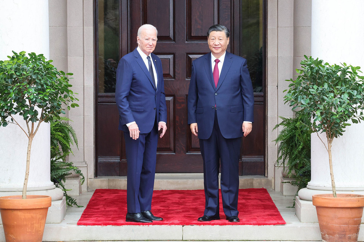 Xi Jinping urges Biden to 'not turn our backs on each other'