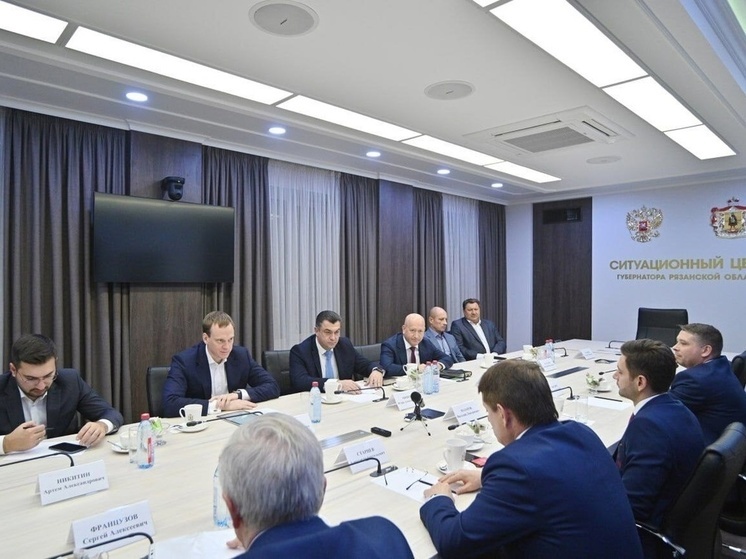 Губернатор Павел Малков встретился с представителями Московской федерации футбола
