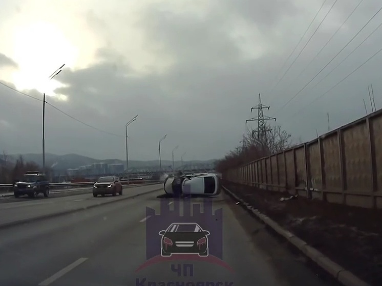 В Красноярске водитель попал в ДТП из-за отказа тормозов у новой «Лады»