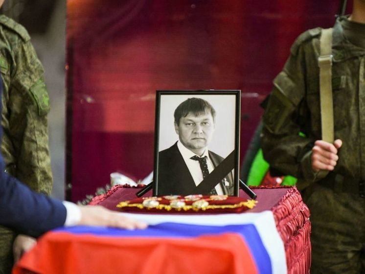 Семья погибшего на СВО депутата Хакасии получила Орден Мужества