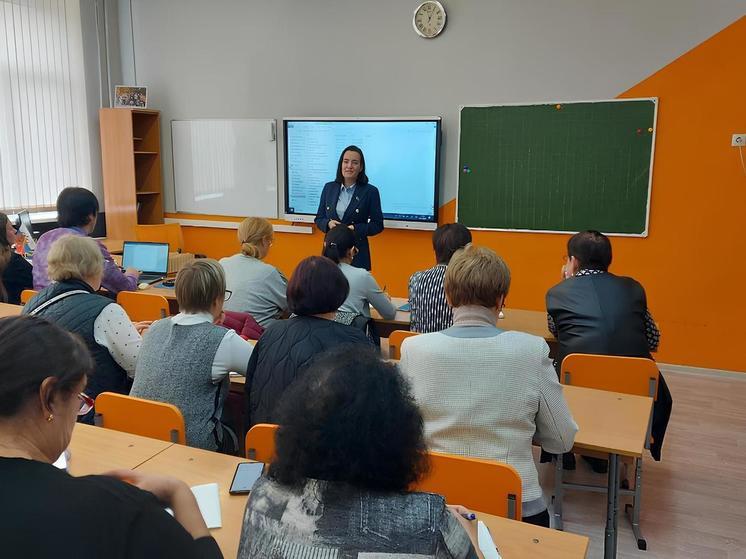 Депутат Горсобрания Сочи встретилась с учителями лицея в Хосте