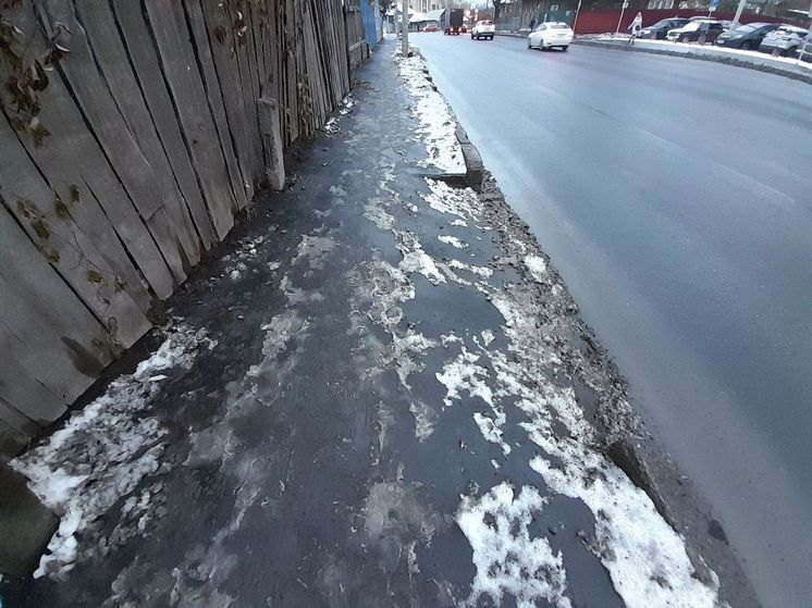 Подрядная организация переделает участки тротуара на улице Ивана Сусанина