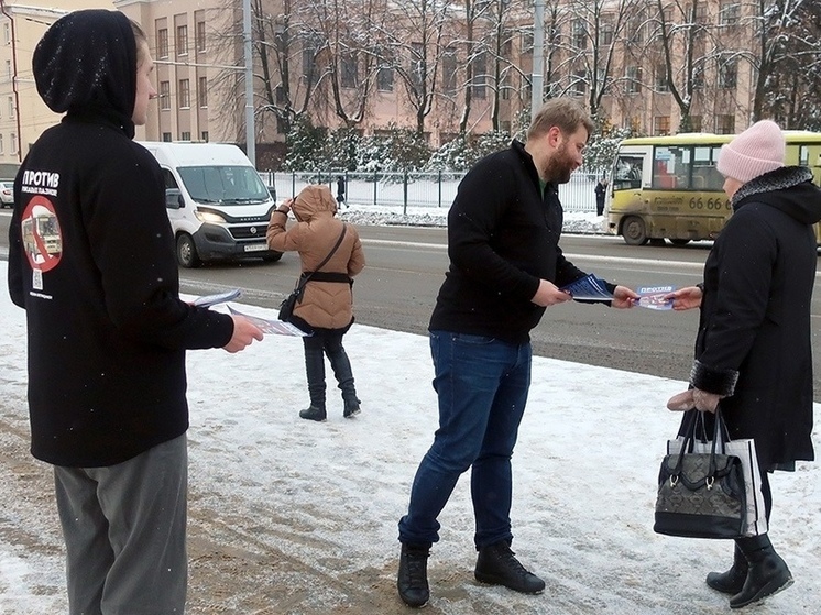 Активисты в Петрозаводске раздавали листовки против ржавых пазиков