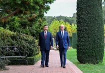Издание Newsweek сообщает, что президент США Джо Байден поставил председателя КНР Си Цзиньпина в неловкое положение во время встречи в Сан-Франциско, попросив китайского лидера передать поздравления с днем рождения его супруге Пэн Лиюань