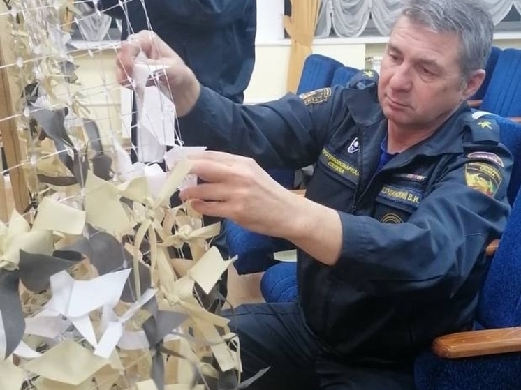 Сотрудники «Забайкалпожспаса» сплели 50 маскировочных сетей для бойцов СВО