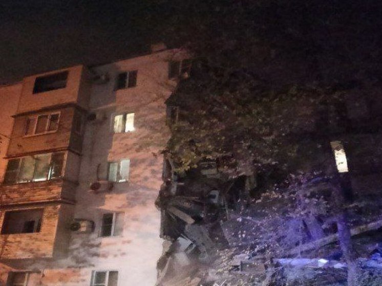 Из частично обрушившейся пятиэтажки в Астрахани эвакуировали 213 человек
