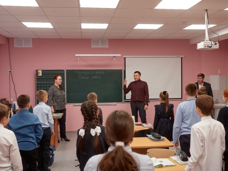 Мэр Куцак оценил ремонт в курских школах №3 и 53