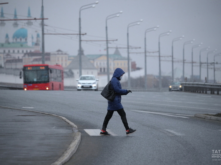 Татарстанцев предупреждают об осторожности на дороге в непогоду