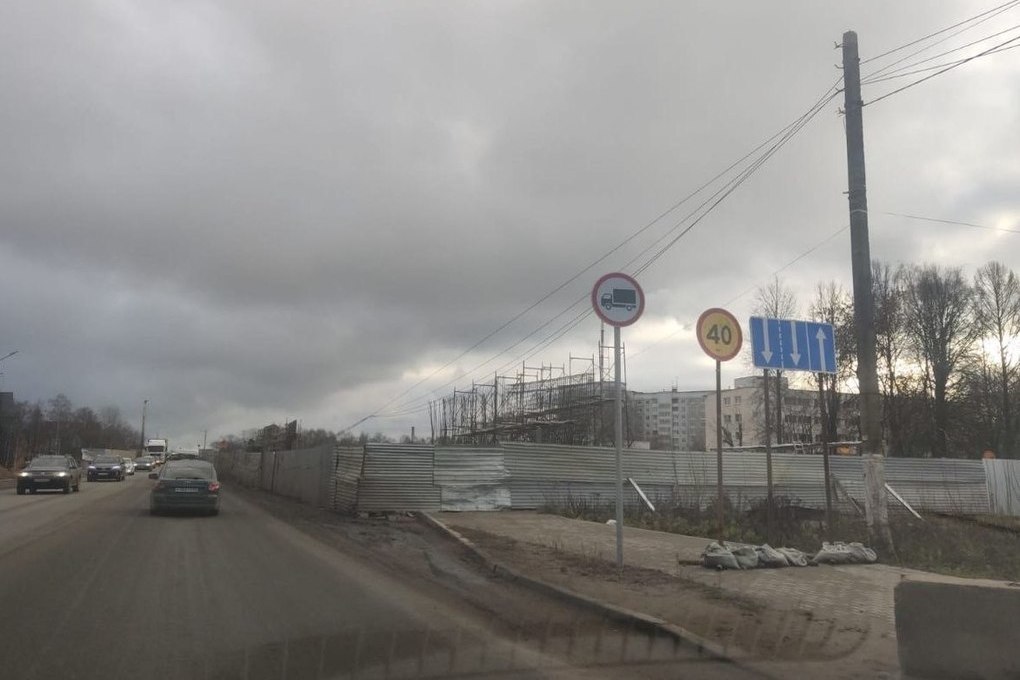 В Твери при въезде в город грузовикам запретили движение по Петербургскому шоссе