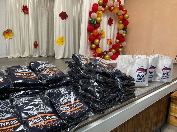 Дети из Ясиноватой получили подарки от главы Миасса