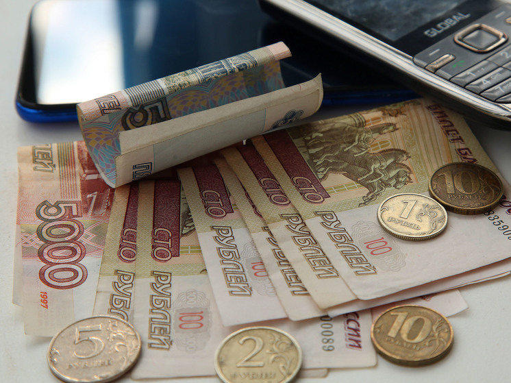 Пенсионерку из Подмосковья обманули почти на 300 тыс. рублей