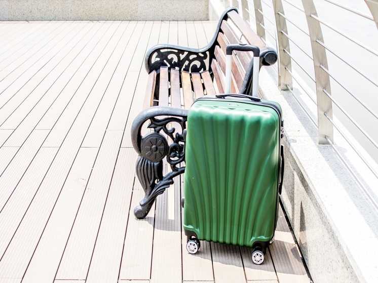 Авиакомпания «Аврора» заплатит пассажиру за разбитый чемодан