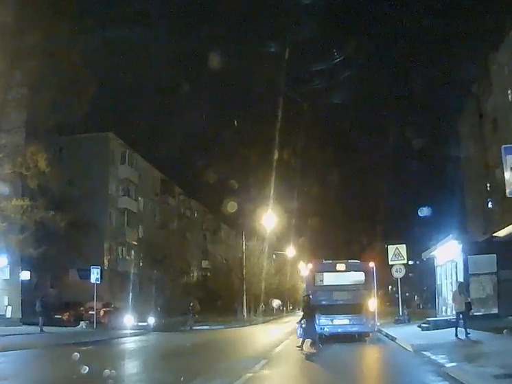 Тверской водитель удивился опасной беззаботности пешеходов