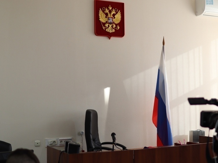 Омичку приговорили к условному сроку за помощь в обналичивании средств