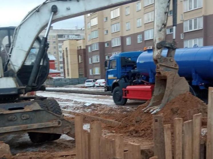 Ремонтные бригады «Костромагорвдоканала» устраняют прорыв на водоводе на ул. Профсоюзной