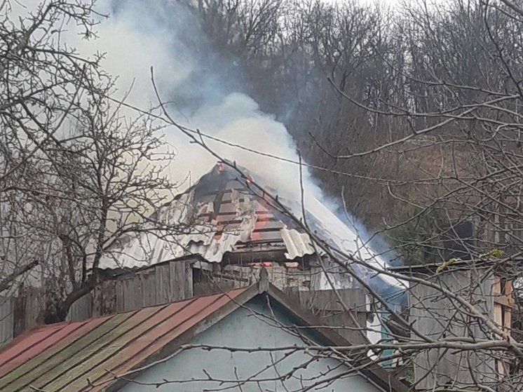 В Новой Таволжанке после атаки украинского дрона произошел пожар