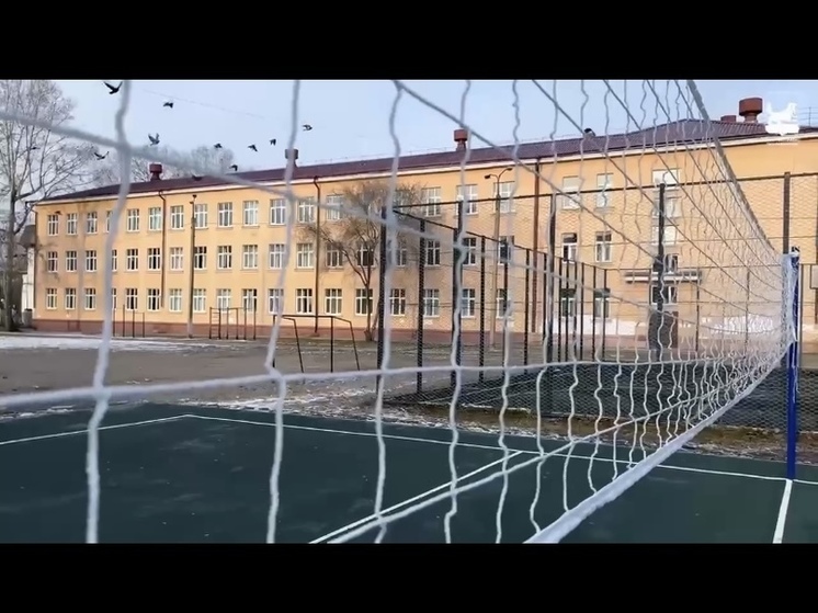 В школе № 37 Иркутска обновили спортплощадку