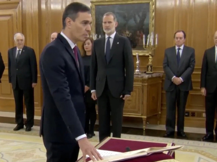 Переизбранный председателем правительства Испании Санчес принес присягу
