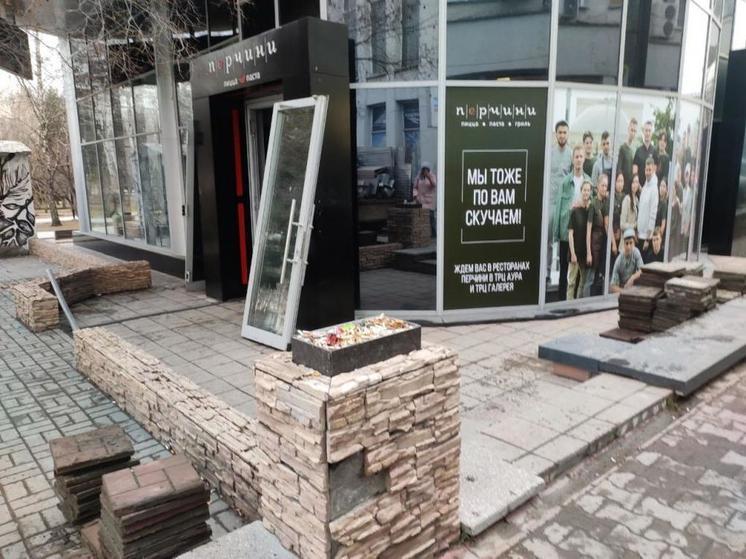 В Первомайском сквере Новосибирска приступили к сносу Park Сafe