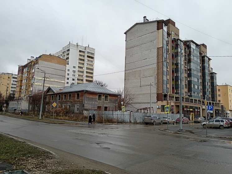 На улице Вознесенская в Йошкар-Оле снесут старый деревянный дом